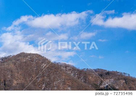 雪が降った後の里山 安曇野市 雪が降った後の里山 安曇野市 72735496