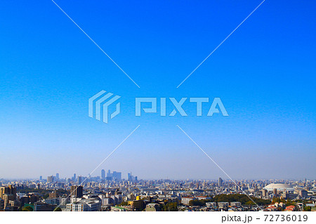 名古屋市、ナゴヤドームと名古屋駅前超高層ビル群の風景 72736019