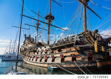 イタリア ジョノヴァのガレオン船の写真素材