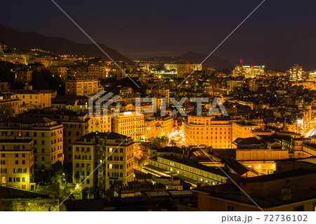 イタリア　ジョノヴァの丘から見える夜景 72736102
