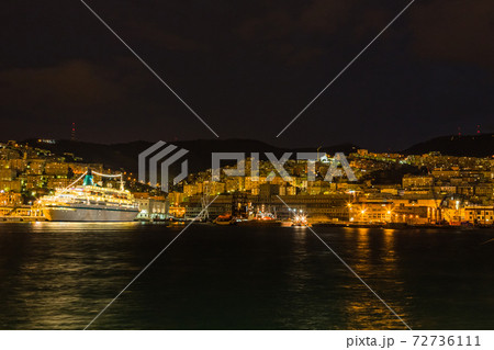 イタリア ジョノヴァのポルト・アンティーコからの夜景 イタリア ジョノヴァのポルト・アンティーコからの夜景 72736111