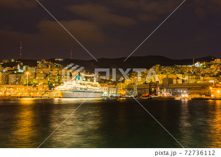 イタリア　ジョノヴァのポルト・アンティーコからの夜景 72736112