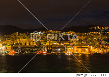 イタリア　ジョノヴァのポルト・アンティーコからの夜景 72736114