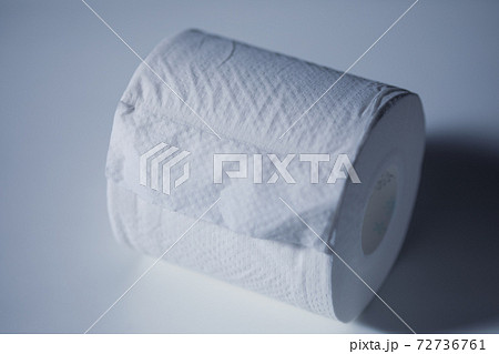 ひとつのトイレットペーパー 72736761