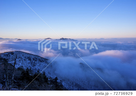 冬 山 雪景色 72736929