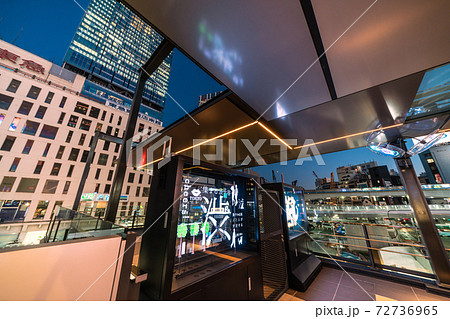 日本の東京都市景観 大変貌する渋谷駅・西口に出現した空中回廊と近未来的な“3D空中サイネージ” 日本の東京都市景観 大変貌する渋谷駅・西口に出現した空中回廊と近未来的な“3D空中サイネージ” 72736965