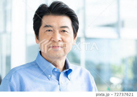 シニア男性のポートレート 72737621