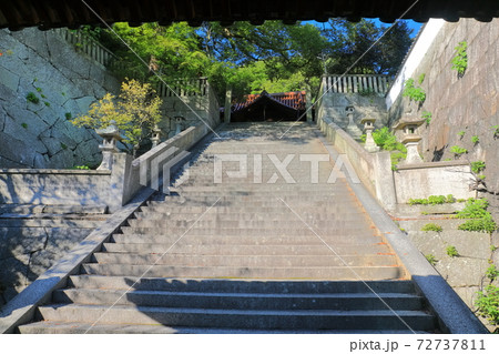 【広島県】尾道の御袖天満宮の石段 【広島県】尾道の御袖天満宮の石段 72737811