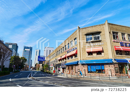 横浜港　開港広場付近の風景 72738225