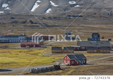 The small town of Ny Alesund in Svalbard, a Norwegian archipelago between Norway and the North Pole. This is the most northerly civilian settlement in the world and has 16 permanent research stations 72743376