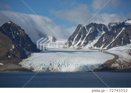 The coastline and mountains of Liefdefjord in the Svalbard Islands (Spitzbergen) in the high Arctic 72743552