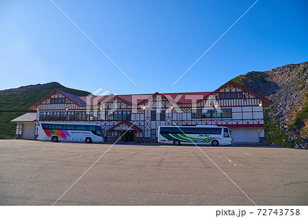 岐阜県高山市の乗鞍山頂（畳平）バスターミナル 72743758