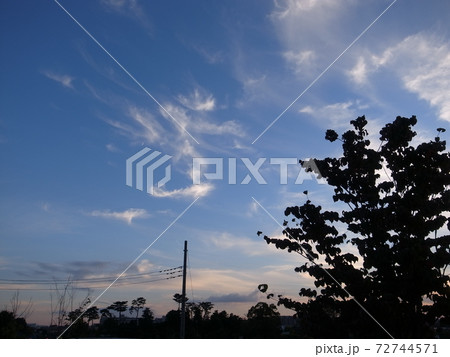 秋の雲 72744571