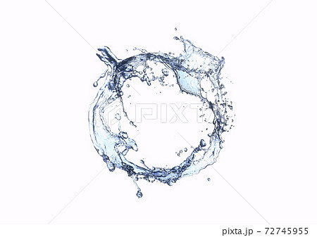 抽象的な水の輪と白背景 72745955