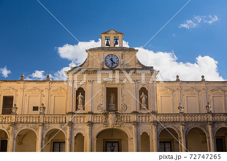 イタリア　レッチェのアルチヴェスコヴィレ宮 72747265
