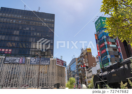 駅前風景　新橋駅 72747682