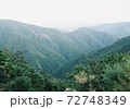 県境にそびえる山々 72748349