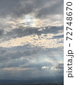 雲から溢れる光のカーテン 72748670