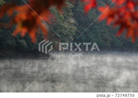 秋の金砂湖のルアーフィッシング 72749750