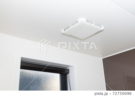浴室の換気扇 72750096