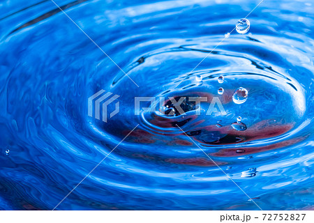 水のテクスチャ 青 水のテクスチャ 青 72752827