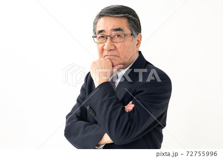 ビジネスイメージ  考える男性 72755996