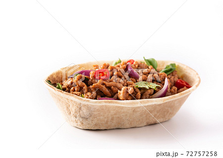 Mexican barquita taco with beef, chilli, tomato, onion and spices Mexican barquita taco with beef, chilli, tomato, onion and spices 72757258