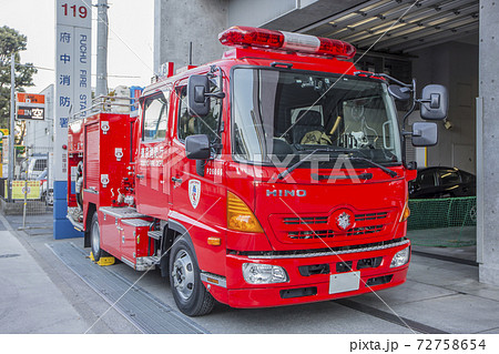 待機する消防車 消防車 緊急車両の写真素材
