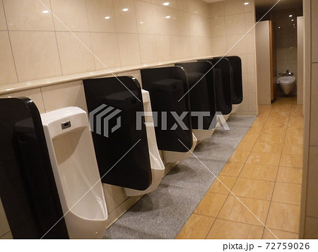 Social distance restroom ~ソーシャルディスタンスなトイレ Social distance restroom ~ソーシャルディスタンスなトイレ 72759026
