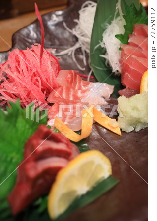 美味しい刺身盛り合わせ 72759112