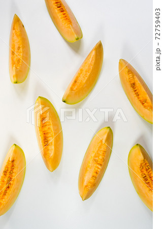 pieces of cantaloupe place orderly 72759403