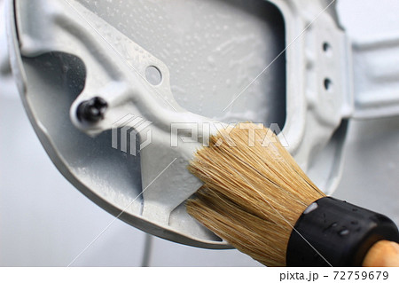 給油口の細部洗浄 72759679