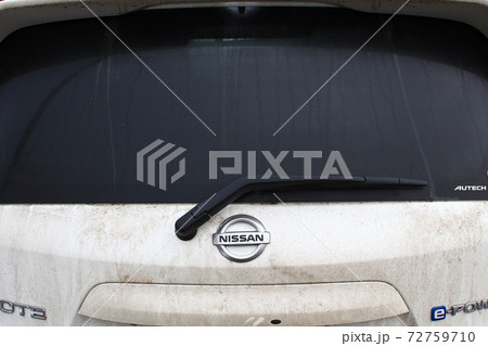 雪や雨の日後の泥だらけの車体 雪や雨の日後の泥だらけの車体 72759710