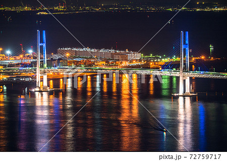 神奈川県》横浜ベイブリッジの夜景・東京湾の写真素材 [72759717] - PIXTA