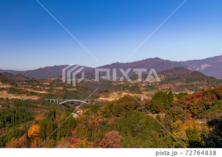 絶景秋の国見ケ丘からの眺め【宮崎県高千穂町】 72764838