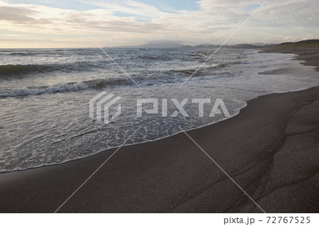 吹上浜に打ち寄せる波 72767525