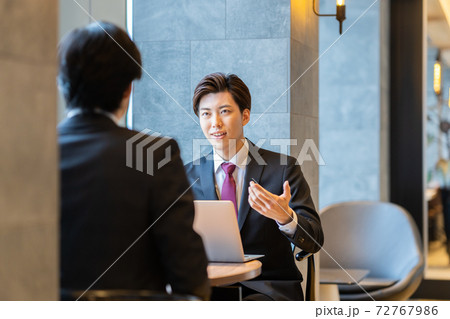 ビジネス　オフィス　ビジネスマン 72767986