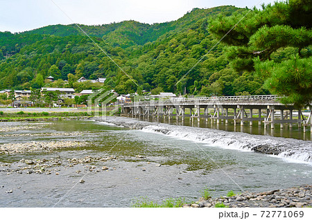 渡月橋　大堰川　嵐山京都 72771069