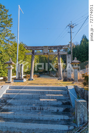 飯道山へ向かう鳥居(宮町遺跡付近) 飯道山へ向かう鳥居(宮町遺跡付近) 72774051