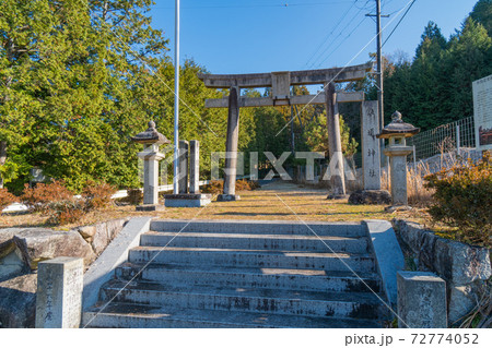 飯道山へ向かう鳥居(宮町遺跡付近) 飯道山へ向かう鳥居(宮町遺跡付近) 72774052