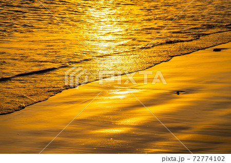 夕日の海 72774102