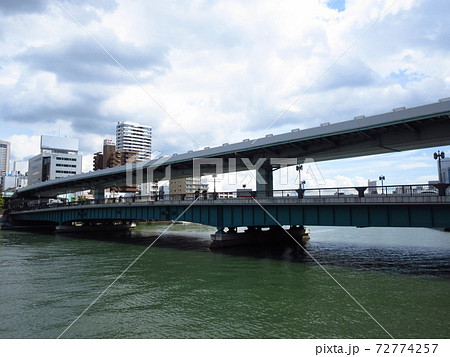 大阪市の天満橋 72774257