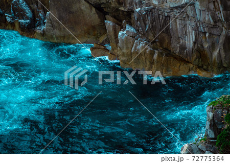 冬の灯台 72775364