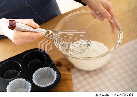 自宅でお菓子作り 72775932