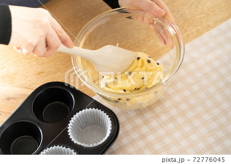 自宅でお菓子作り 72776045