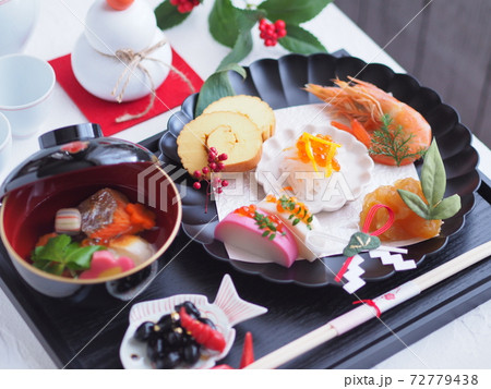 お正月 オシャレなワンプレートおせち料理 72779438