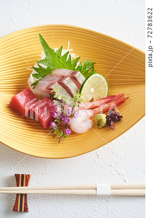 刺身三点盛り(縞鯵 本鮪 甘海老) 刺身三点盛り(縞鯵 本鮪 甘海老) 72783622