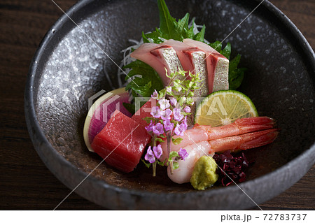 刺身三点盛り(縞鯵 本鮪 甘海老) 刺身三点盛り(縞鯵 本鮪 甘海老) 72783737