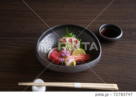 刺身三点盛り（縞鯵　本鮪　甘海老） 72783747