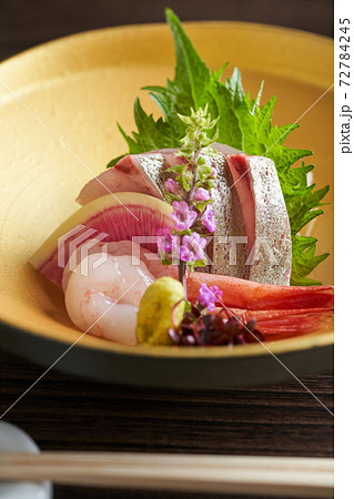 縞鯵と甘海老の刺身 縞鯵と甘海老の刺身 72784245